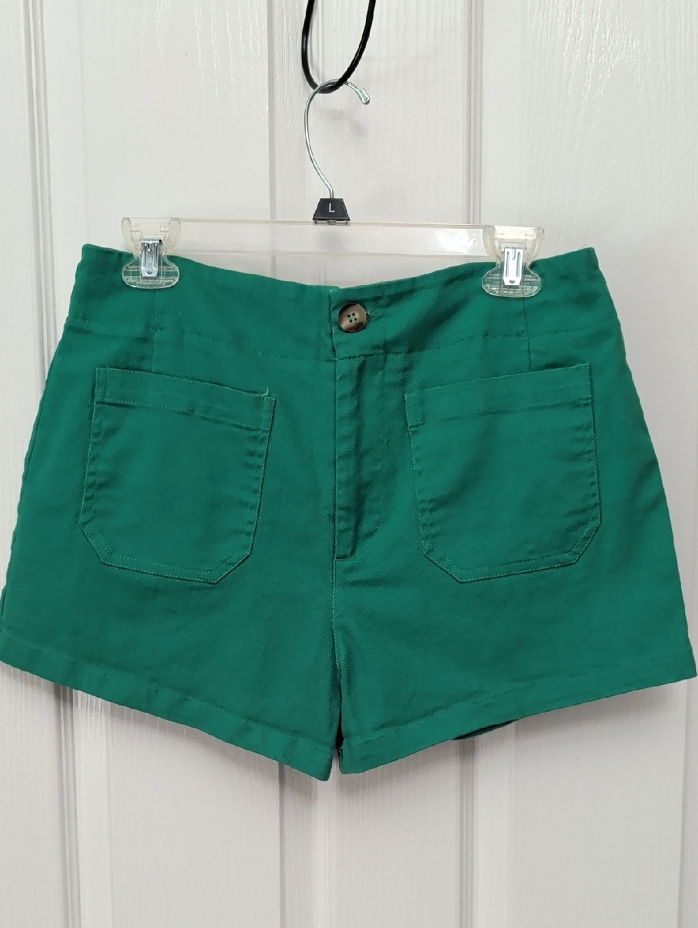 Staccato Emerald Green Shorts Size Large Casual Stretch Pocket Shorts